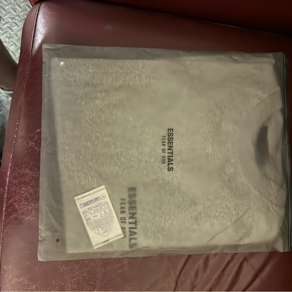 Essentials Silver Packaging - image 2